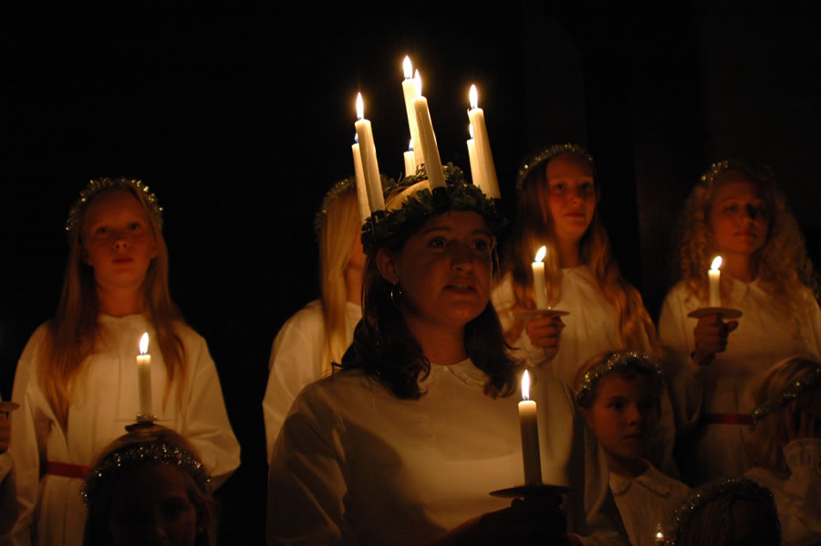 Women in Lucia costumes